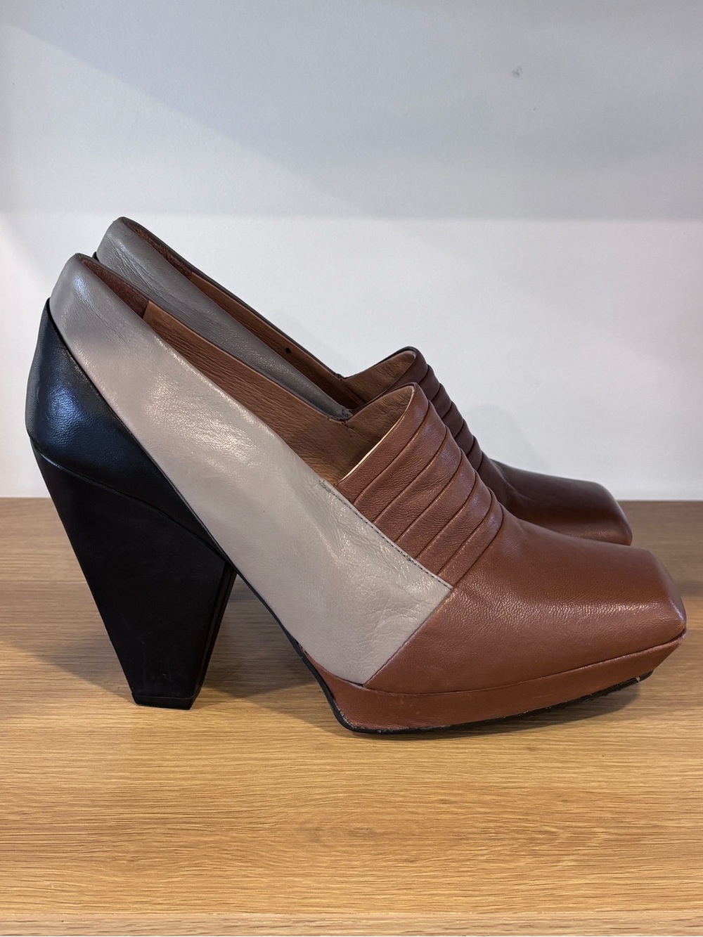 John Fluevog Portside Platform Heels Tricolour Black Tan Brown Size 9